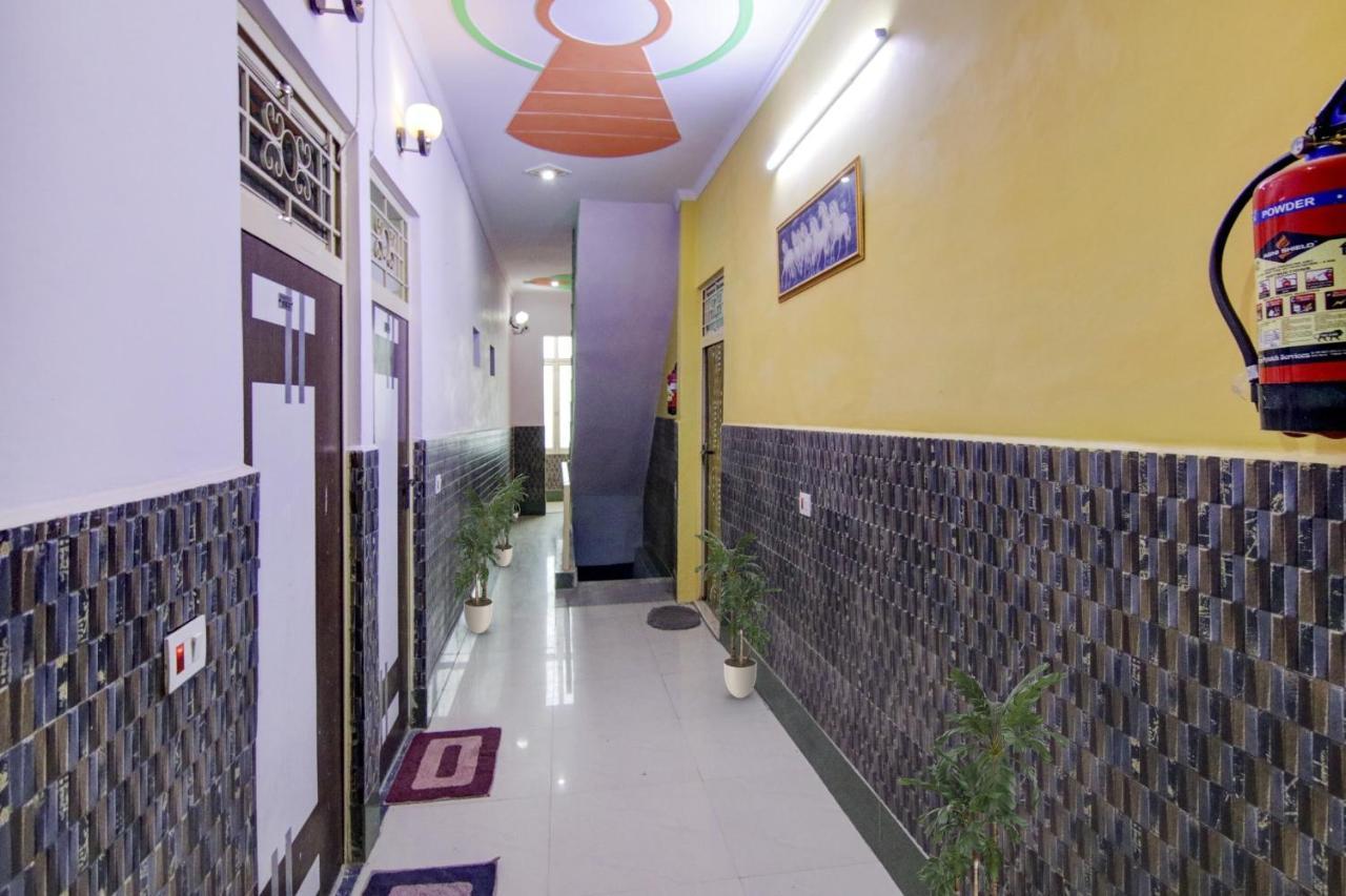 Hotel O S Palace Near Samaypur Badli Metro Station Delhi  Eksteriør bilde
