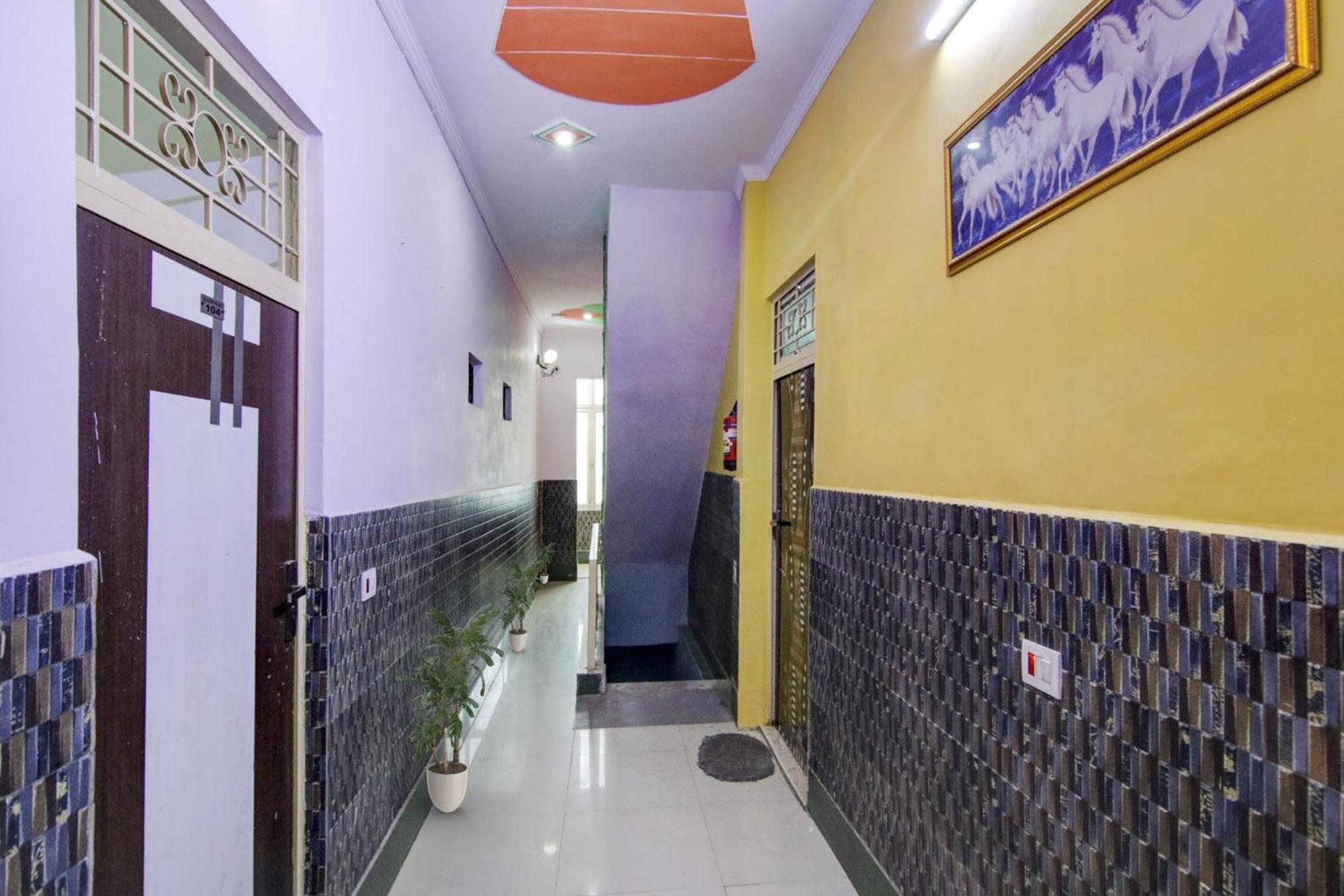 Hotel O S Palace Near Samaypur Badli Metro Station Delhi  Eksteriør bilde