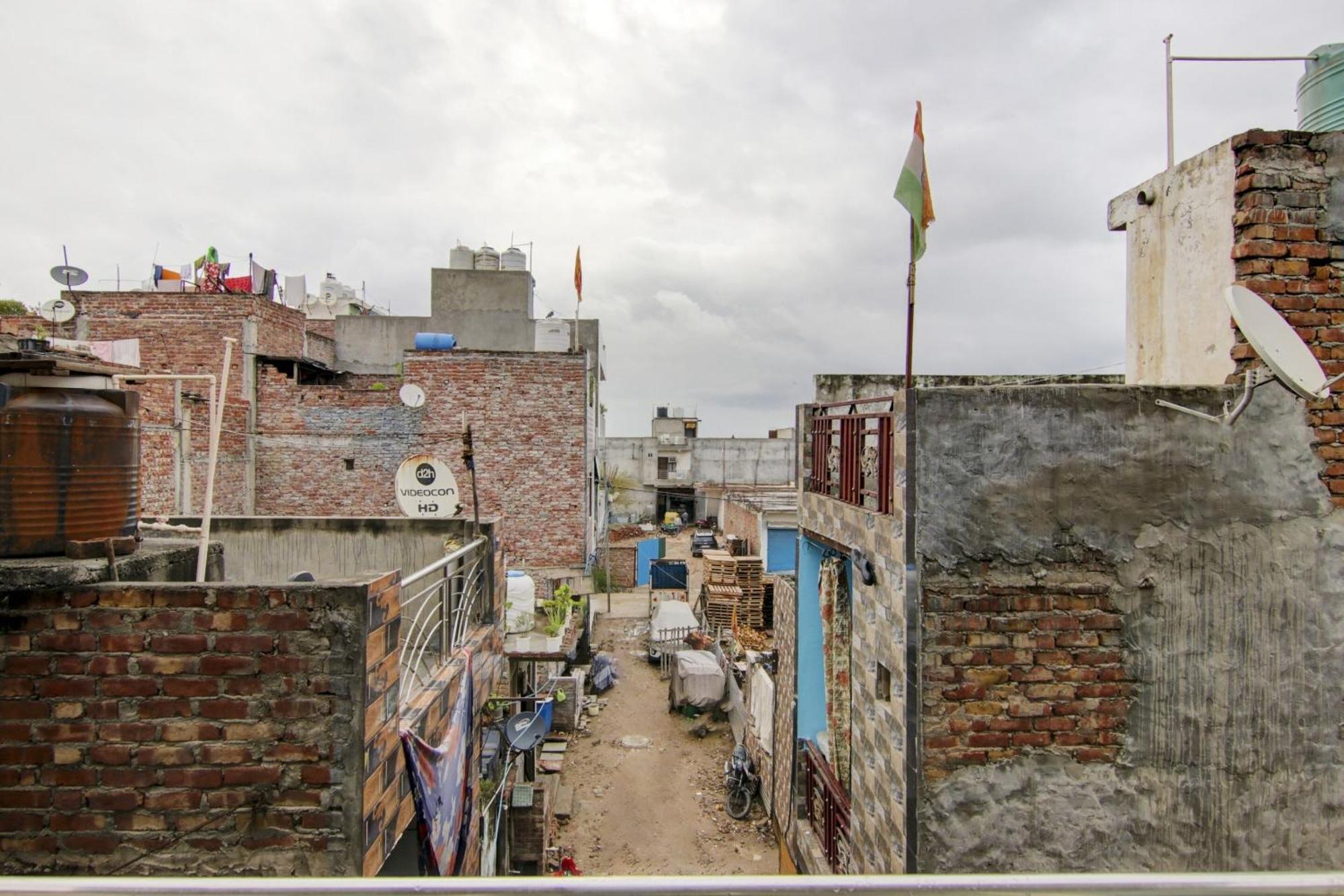 Hotel O S Palace Near Samaypur Badli Metro Station Delhi  Eksteriør bilde